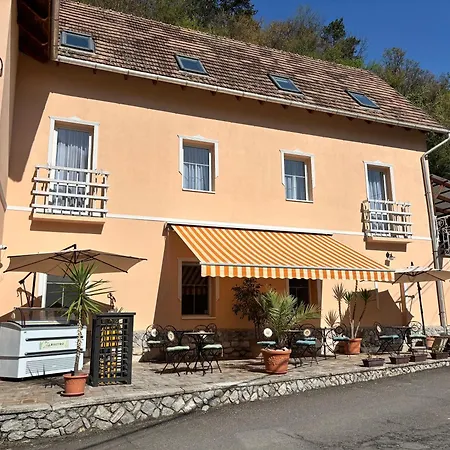 Zoeldfa Panzio Bed & Breakfast