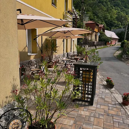 Zoeldfa Panzio Bed & Breakfast 3*