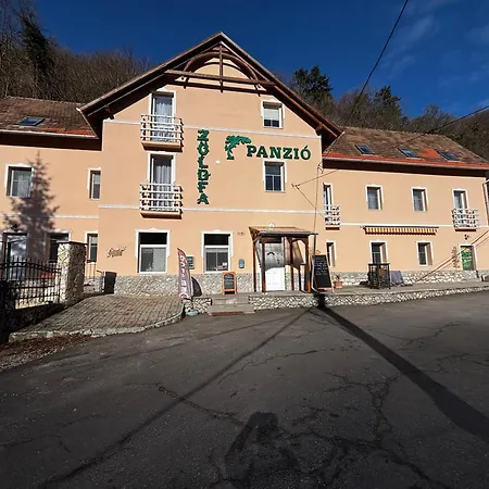 Zoeldfa Panzio 3*