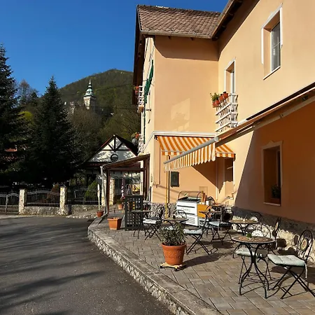 Bed & Breakfast Zoeldfa Panzio Miskolc