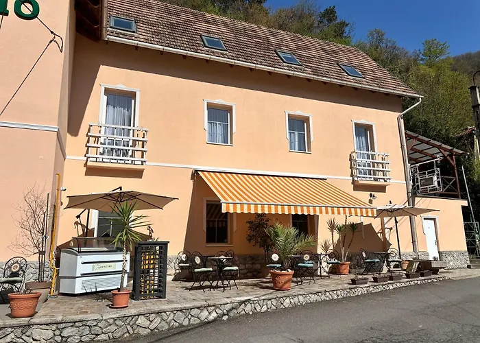 Zoeldfa Panzio Bed & Breakfast
