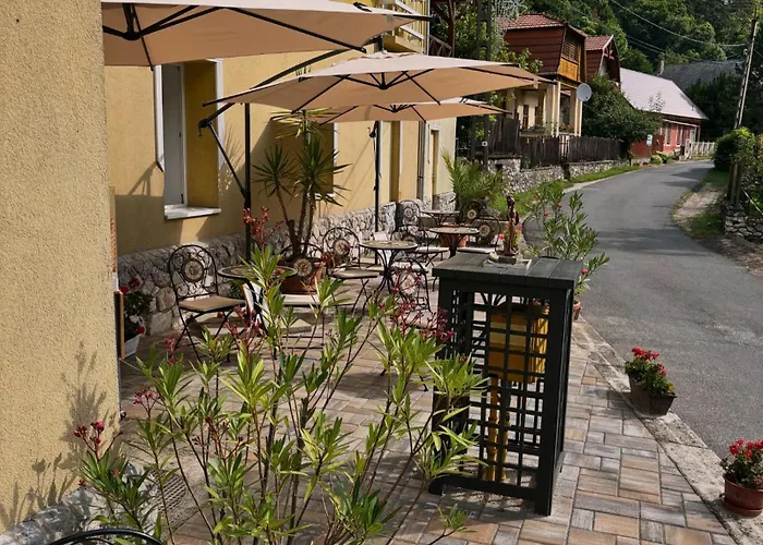 Zoeldfa Panzio Bed & Breakfast 3*