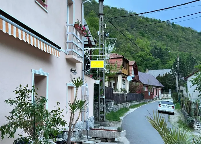 Zoeldfa Panzio Miskolc