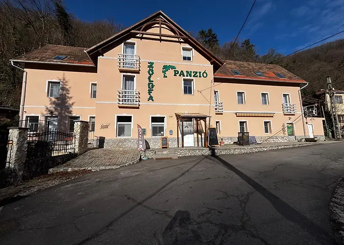 Zoeldfa Panzio 3*